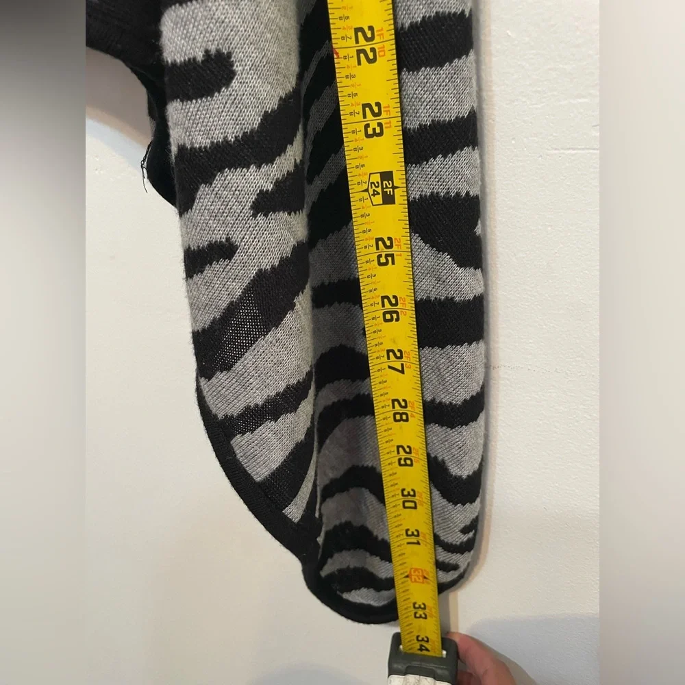 NY Collection Black and Gray Zebra Pattern Poncho - Picture 6 of 6